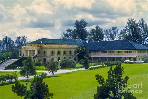  Johor Bahru's Grand Palace: A Whimsical Voyage Through History and Splendor!